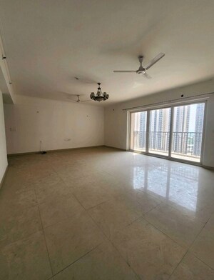 Room in 3 BHK Apartment at ATS Dolce, Zeta I Greater Noida – for Rent