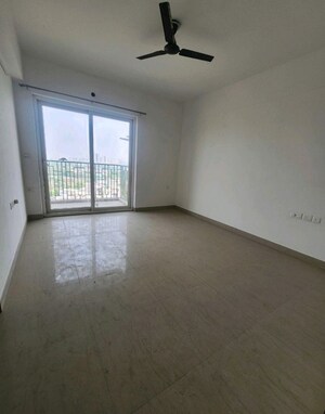 Room in 3 BHK Apartment at ATS Dolce, Zeta I Greater Noida – for Rent