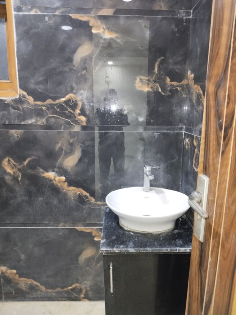 Bathroom, panchsheel vihar 3 Bedroom 1150 Sq.Ft. Apartment In Panchsheel Vihar Delhi 9654417