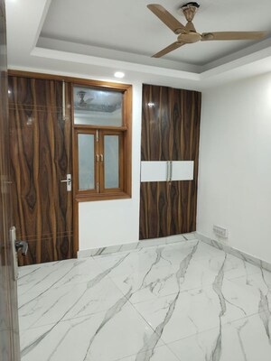 Room in 3 BHK Apartment at Panchsheel Vihar – for Rent