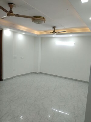 Room in 3 BHK Apartment at Panchsheel Vihar – for Rent