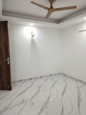 Room in 3 BHK Apartment at Panchsheel Vihar – for Rent