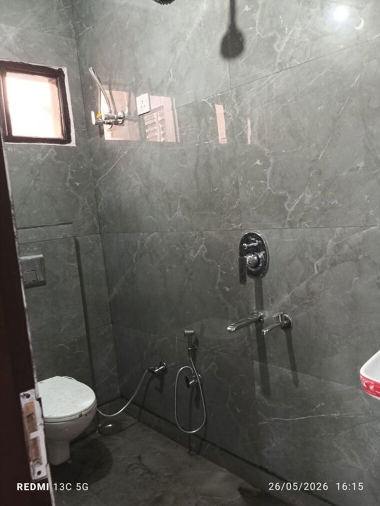 Bathroom, rohini sector 25 2 Bedroom 450 Sq.Ft. Builder Floor In Rohini Sector 25 Delhi 10401687