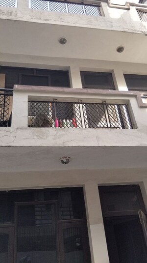 Balcony in 3 BHK Builder Floor at Ansal Plaza Gurgaon, Palam Vihar – for Rent