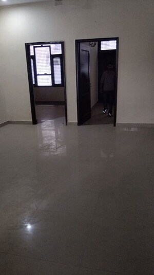 Room in 3 BHK Builder Floor at Ansal Plaza Gurgaon, Palam Vihar – for Rent