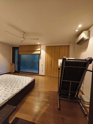 Team Area in 4 BHK Builder Floor at Hemkunt Colony – for Rent