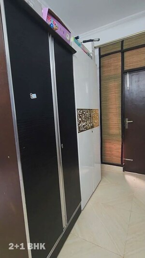 Building Lobby in 2.5 BHK Builder Floor at Ansal Plaza Sector-23, Sector 23 – for Rent