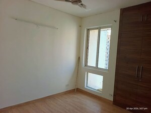 Room in 3.5 BHK Apartment at Jaypee Green Kosmos Phase II, Sector 134 – for Rent