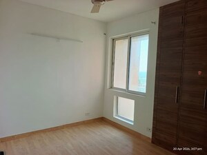 Room in 3.5 BHK Apartment at Jaypee Green Kosmos Phase II, Sector 134 – for Rent