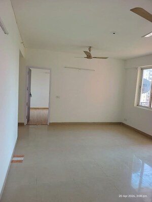 Room in 3.5 BHK Apartment at Jaypee Green Kosmos Phase II, Sector 134 – for Rent