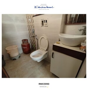 Bathroom in 3.5 BHK Apartment at Bestech Park View City 1, Sector 48 – for Rent