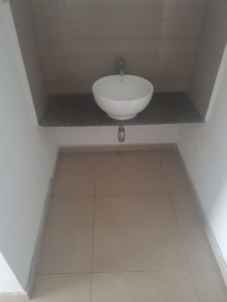 Bathroom, amanora-future-towers 2 Bedroom 750 Sq.Ft. Apartment In Hadapsar Pune 10401916