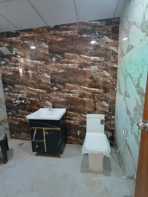 Team Area in 3 BHK Builder Floor at Sector 10a – for Rent