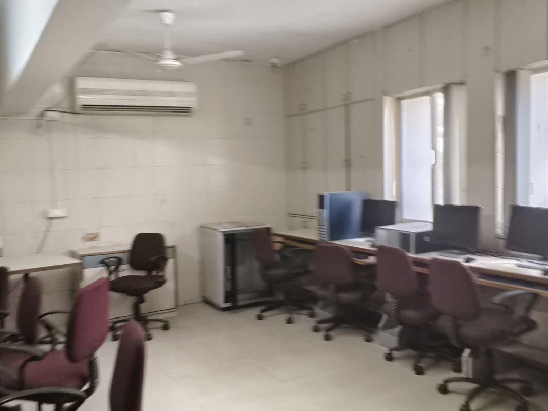 Office Space For Rent in Sayajigunj