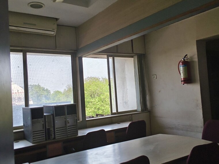 Living Room, sayajigunj Commercial Office Space 1500 Sq.Ft. In Sayajigunj Vadodara 10401992