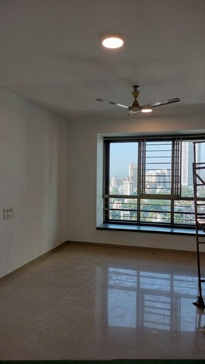 Room in 3 BHK Apartment at Oberoi Realty Woods, Goregaon East – for Rent