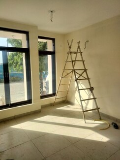 2 BHK Builder Floor For Sale in Wave Floors