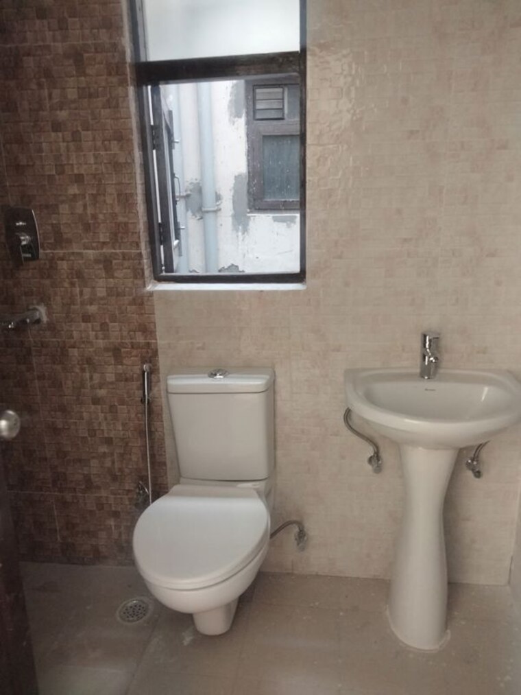 Bathroom, wave-floors 2 Bedroom 940 Sq.Ft. Builder Floor In Mahurali Ghaziabad 10402033