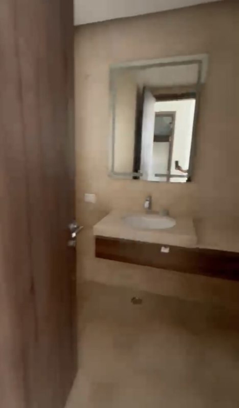 Bathroom, paras-quartier-the-iconic-tower 4 Bedroom 6000 Sq.Ft. Apartment In Gwal Pahari Gurgaon 10402031