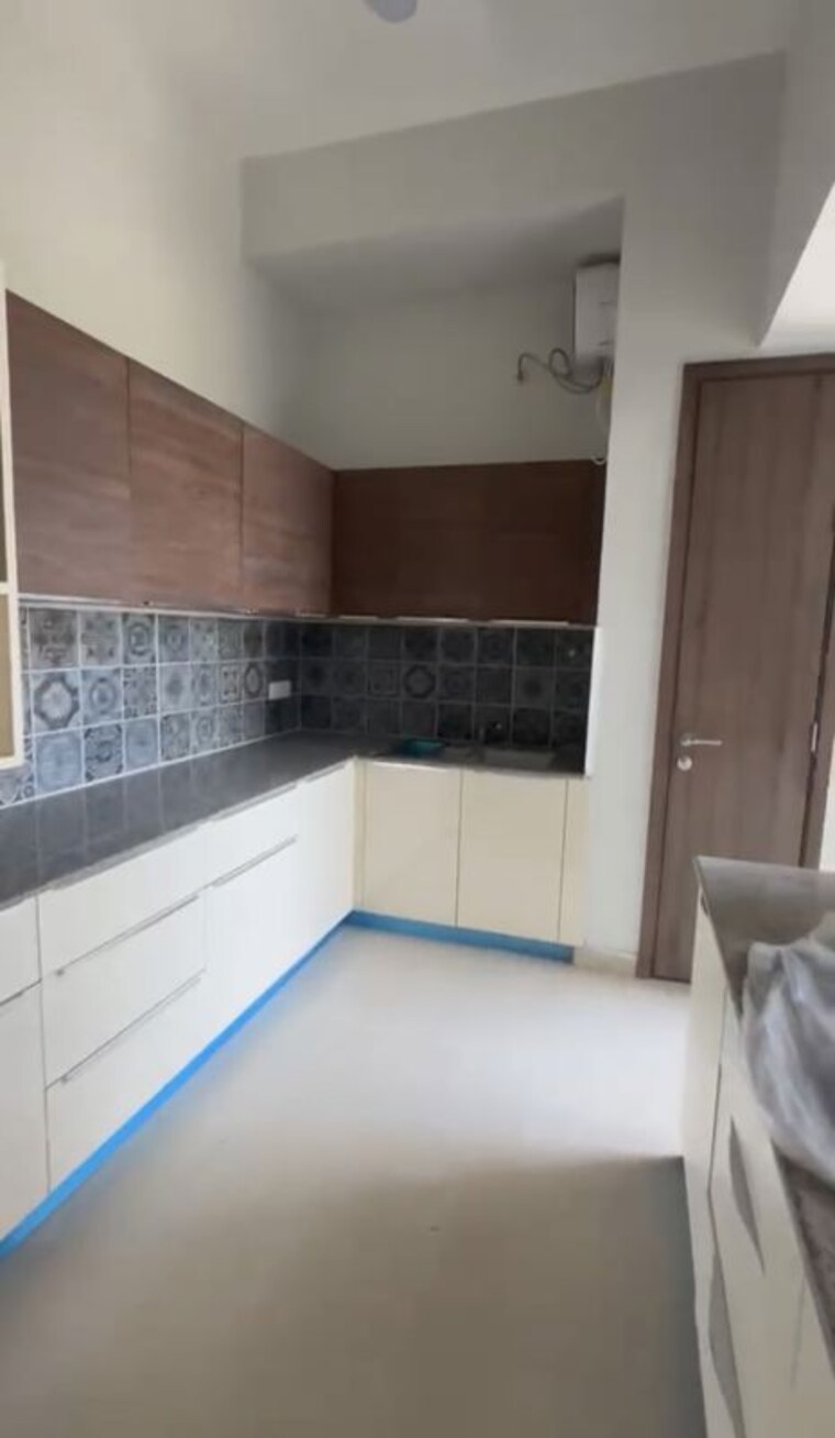 Kitchen, paras-quartier-the-iconic-tower 4 Bedroom 6000 Sq.Ft. Apartment In Gwal Pahari Gurgaon 10402031