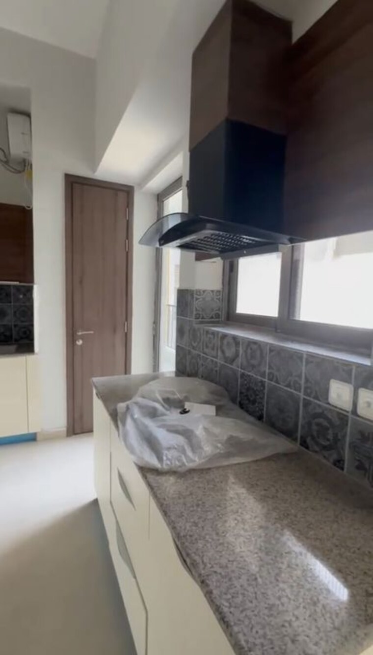 Kitchen, paras-quartier-the-iconic-tower 4 Bedroom 6000 Sq.Ft. Apartment In Gwal Pahari Gurgaon 10402031