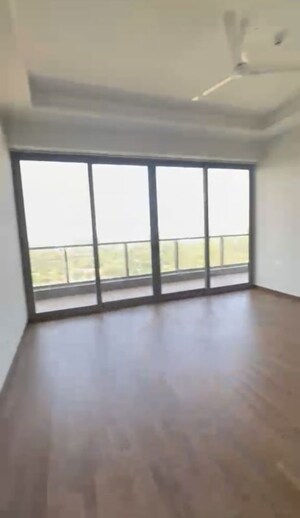 Room in 4 BHK Apartment at Paras Quartier The Iconic Tower, Gwal Pahari – for Rent