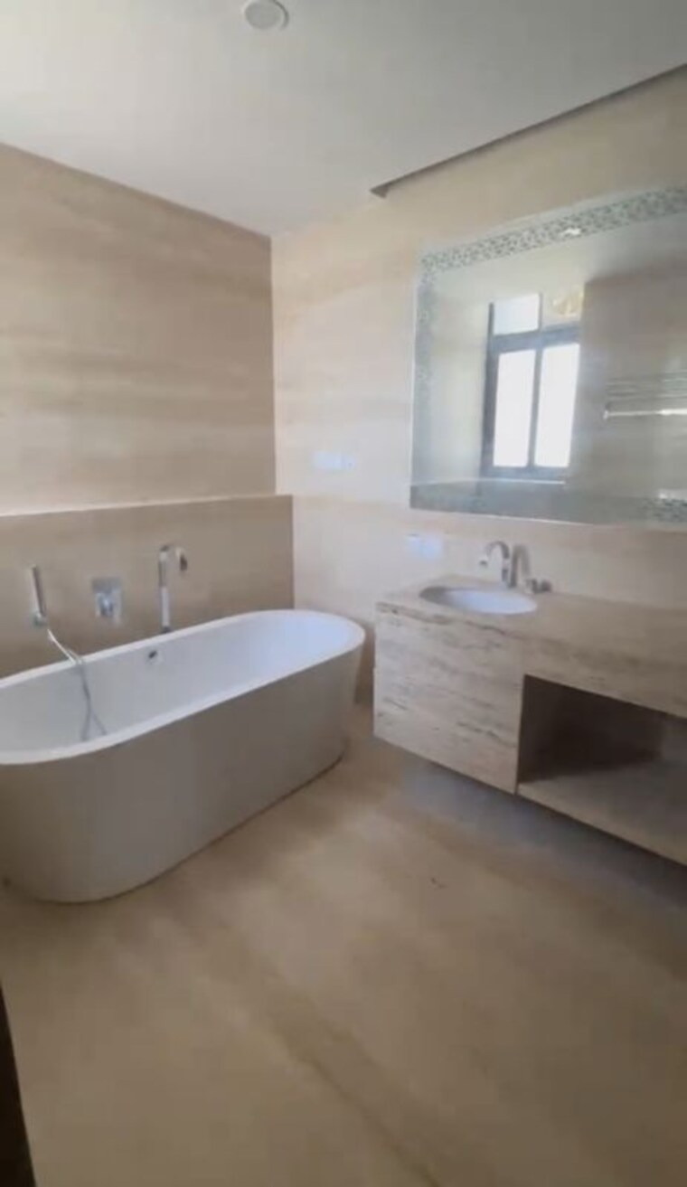 Bathroom, paras-quartier-the-iconic-tower 4 Bedroom 6000 Sq.Ft. Apartment In Gwal Pahari Gurgaon 10402031