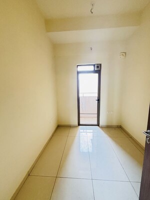 Building Lobby in 5 BHK Apartment at Prestige Siesta, Mulund West – for Sale