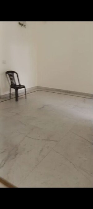 Room in 3 BHK Builder Floor at Sector 22b – for Rent