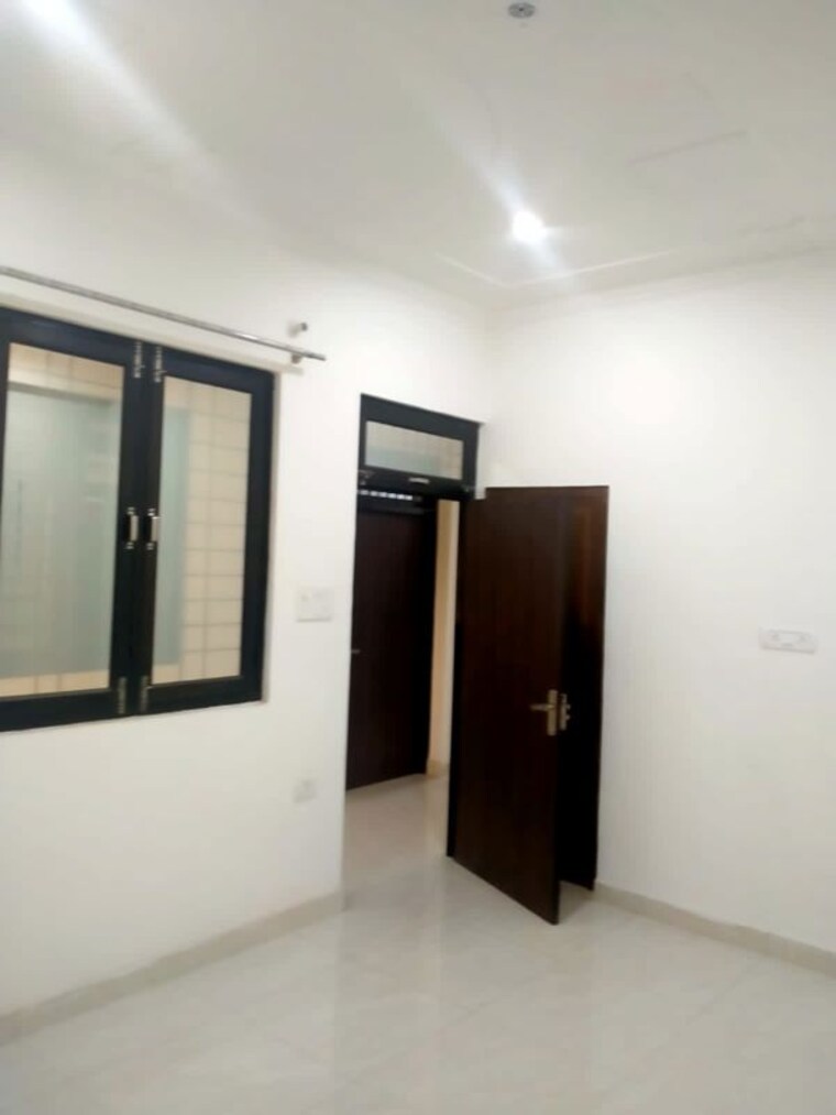 Room, green-avenue 2 Bedroom 1000 Sq.Ft. Builder Floor In Sector 89 Noida 10402067