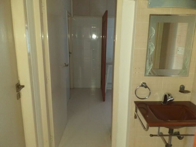Bathroom, indradarshan-ii 3 Bedroom 1250 Sq.Ft. Apartment In Oshiwara Mumbai 10401781