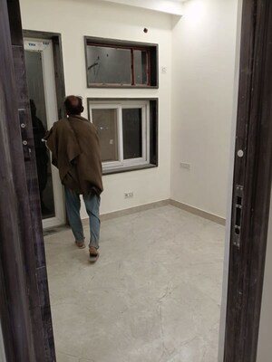 Parking in 3 BHK Builder Floor at Ansal Plaza Sector-23, Sector 23 – for Rent