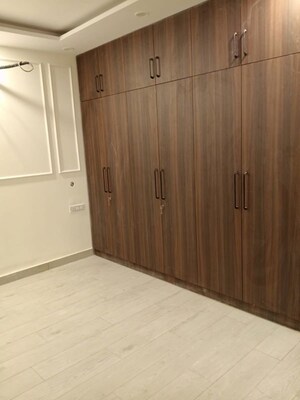 Room in 3 BHK Builder Floor at Ansal Plaza Sector-23, Sector 23 – for Rent