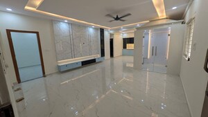 Room in 3 BHK Builder Floor at Hsr Layout Sector 2 – for Rent