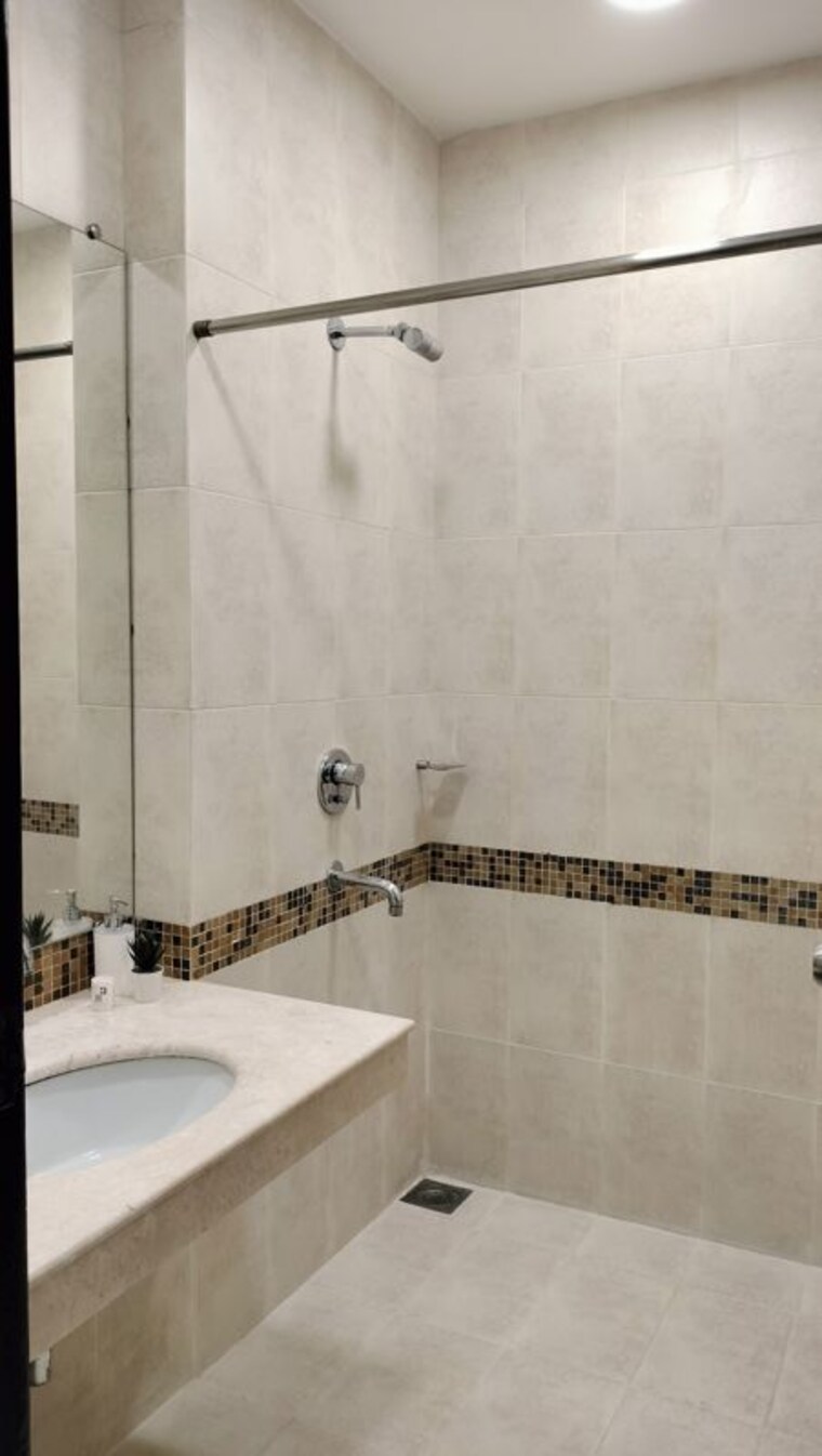 Bathroom, oberoi-realty-woods 3 Bedroom 900 Sq.Ft. Apartment In Goregaon East Mumbai 10402130