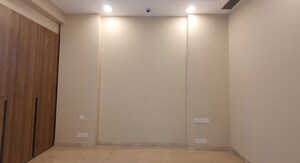 Room in 3 BHK Apartment at Ambience Creacions, Sector 22 – for Rent