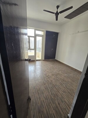 Room in 2 BHK Apartment at Divyansh Flora, Sector 16c Greater Noida – for Sale