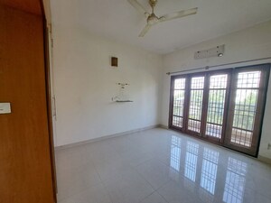 Room in 2 BHK Apartment at Hrbr Layout – for Rent