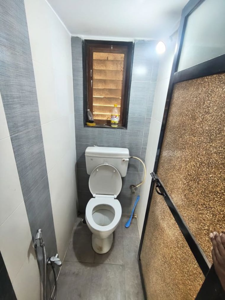 Bathroom, manpada 1 Bedroom 450 Sq.Ft. Apartment In Manpada Thane 10402178