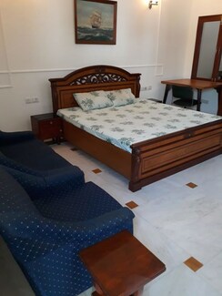 StudioBuilder Floor For Rent in East Of Kailash