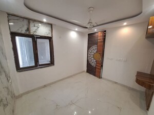 Room in 2 BHK Builder Floor at Supertech 34 Pavilion, Sector 34 – for Rent