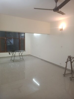 Room in 4 BHK Apartment at Jawahar Nagar – for Rent