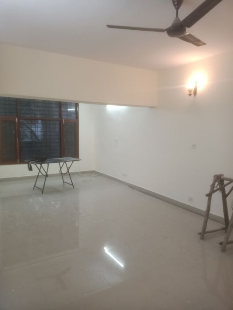 Room, jawahar nagar 4 Bedroom 3000 Sq.Ft. Apartment In Jawahar Nagar Delhi 10402179