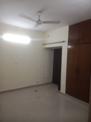 Room in 4 BHK Apartment at Jawahar Nagar – for Rent