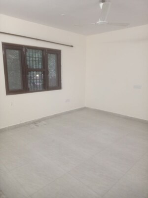 Room in 4 BHK Apartment at Jawahar Nagar – for Rent