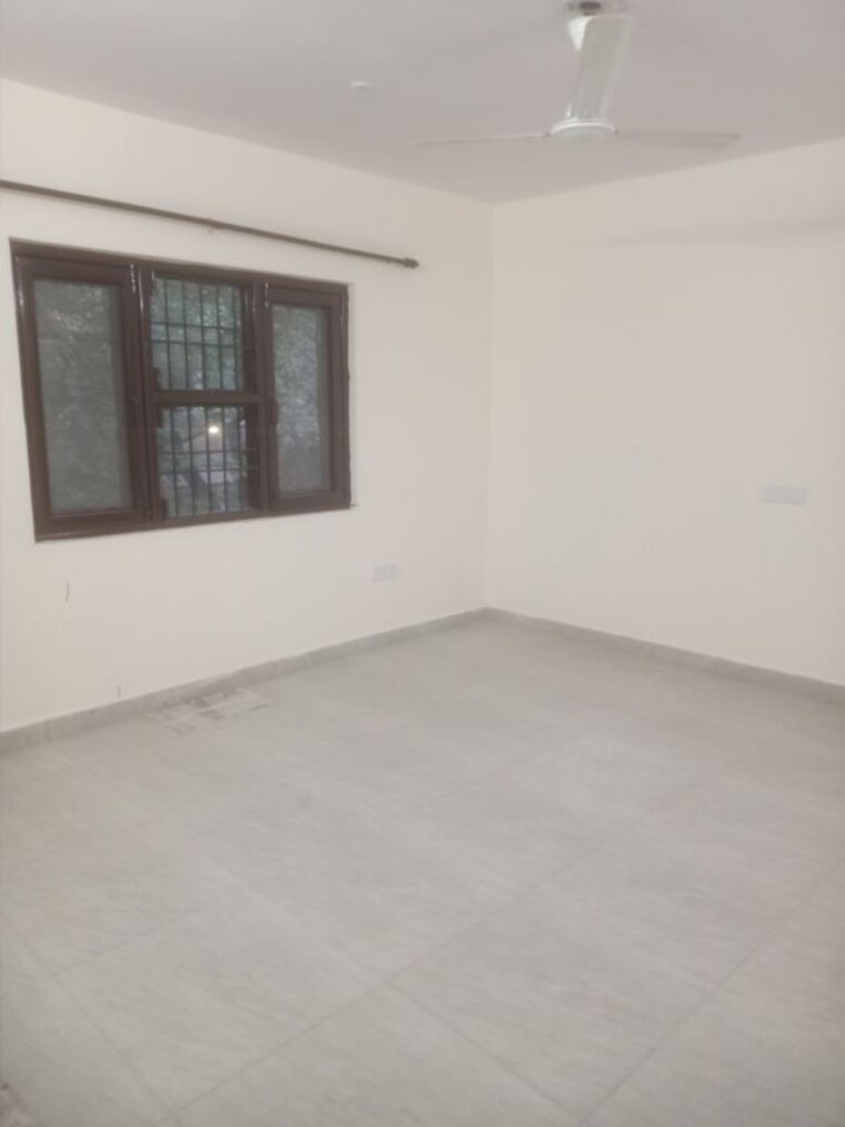 Room, jawahar nagar 4 Bedroom 3000 Sq.Ft. Apartment In Jawahar Nagar Delhi 10402179