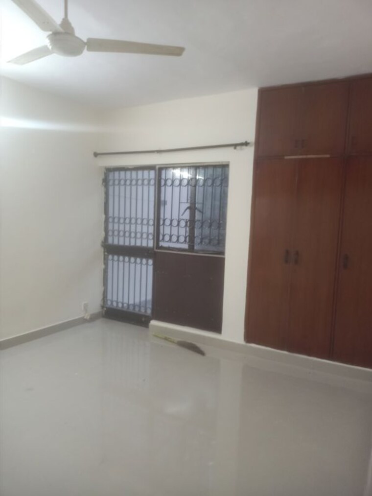 Room, jawahar nagar 4 Bedroom 3000 Sq.Ft. Apartment In Jawahar Nagar Delhi 10402179