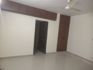 Room in 4 BHK Apartment at Jawahar Nagar – for Rent