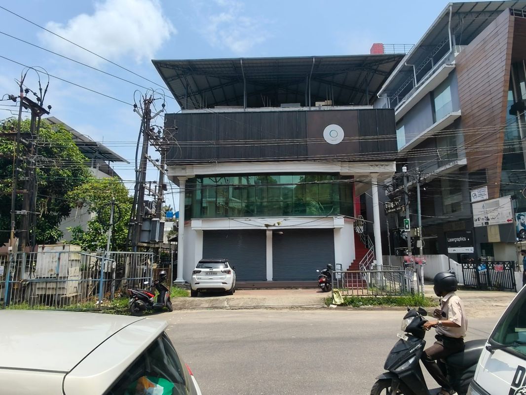 Showroom For Rent in Kadavanthara