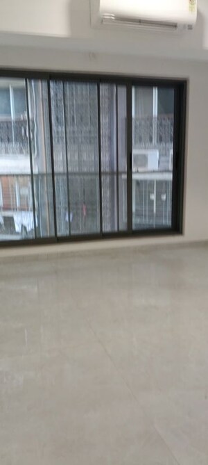 Room in 3 BHK Apartment at Juhu – for Rent